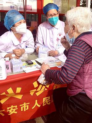 六安 健康服務(wù)進(jìn)社區(qū)，義診培訓(xùn)惠民生